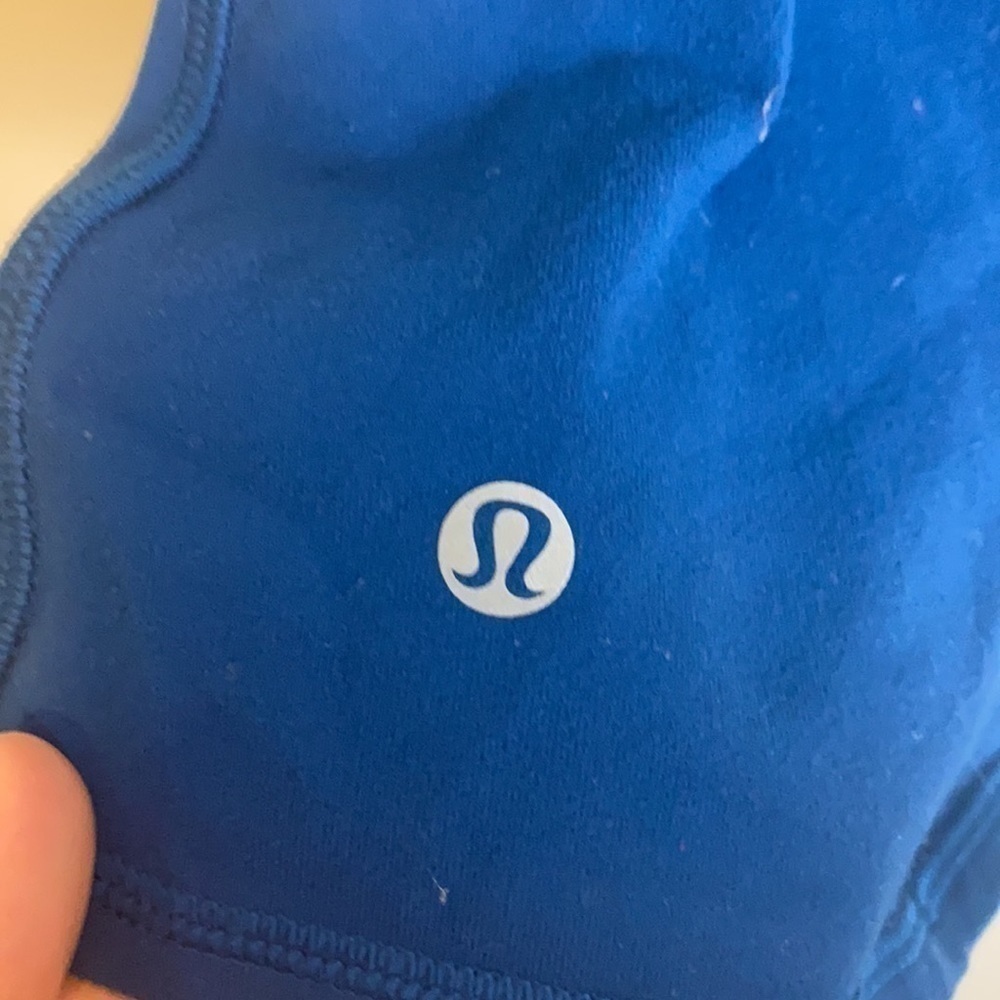 Lululemon Blue workout tank with built in bra size 8 - Picture 3 of 5